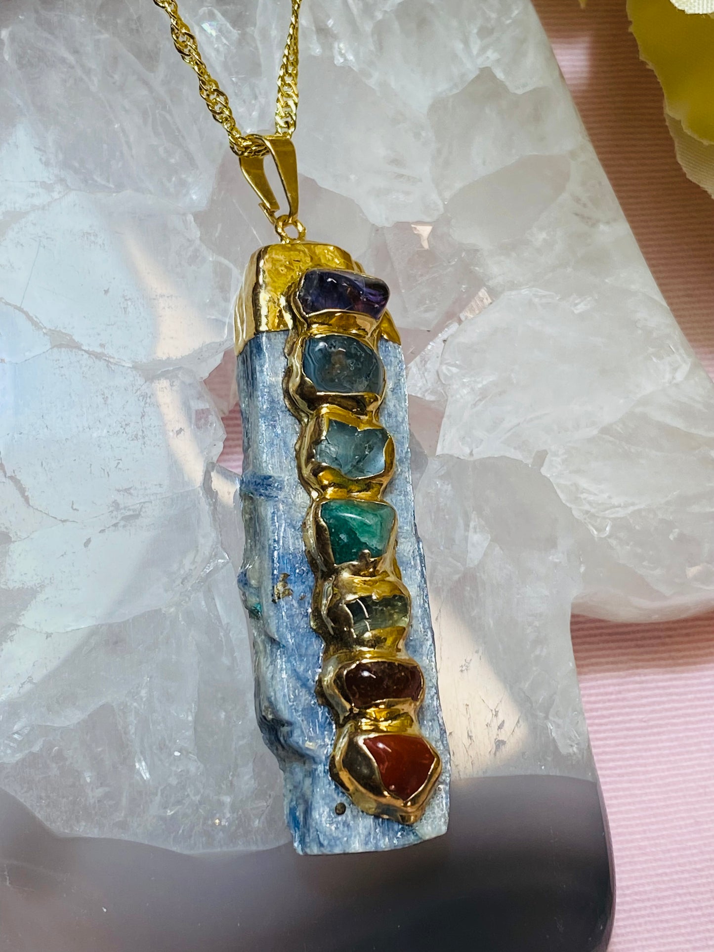 Pendentif Harmonie 7 Chakras  en Pierre Brute KYANITE