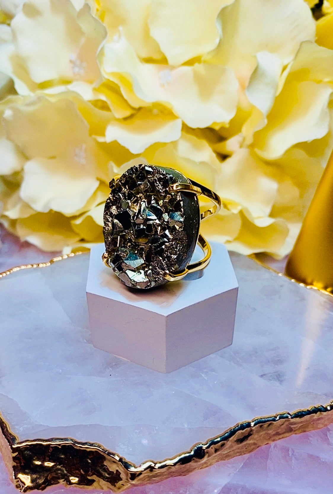 Bague Glamour ovale en Pierre Pyrite Brute Arc