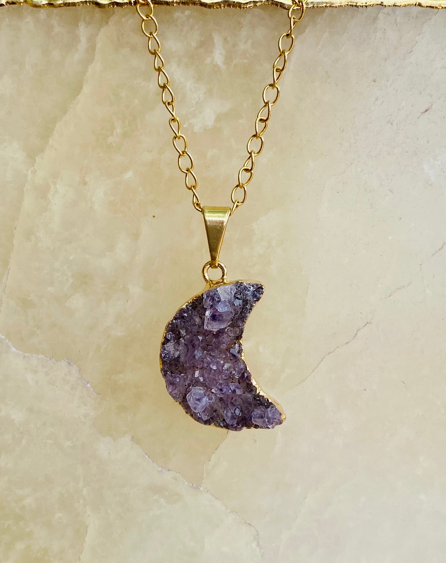 Pendentif Lune Violette en Pierre Brute d'Améthyste